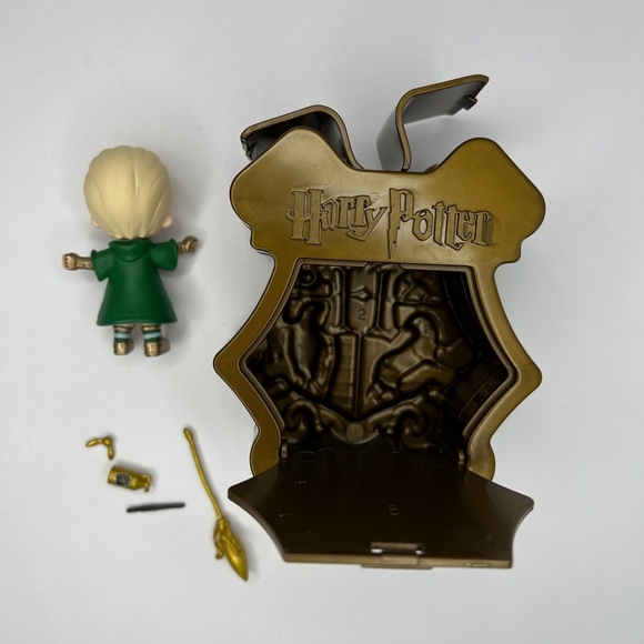 Harry Potter Draco Malfoy Quidditch Magical Capsules Series 3 Gold YuMe Toy 2021 - Picture 9 of 11
